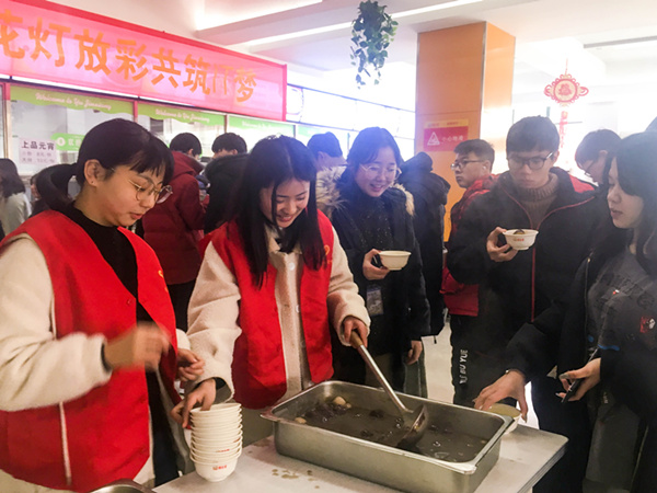 猜燈謎，鬧元宵—南京新華不一樣的元宵節(jié)