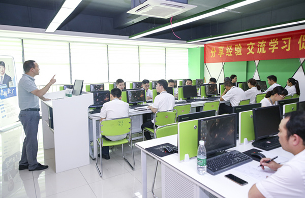 百家名師進校園，助力教改新方向