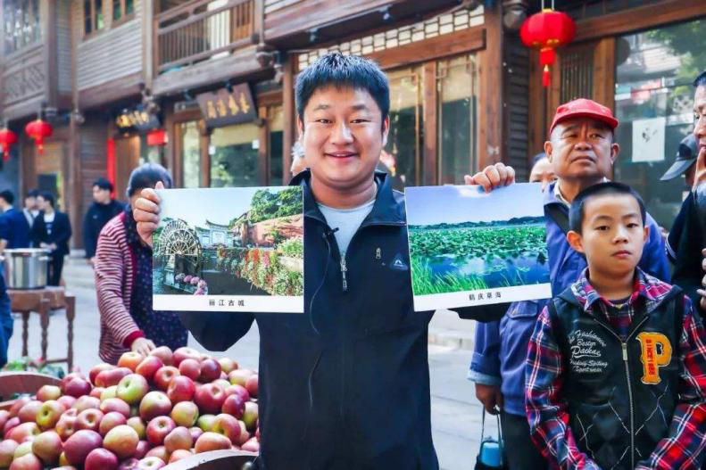 抖音達人石榴哥化身嗨學(xué)體驗官，空降新華引爆直播間