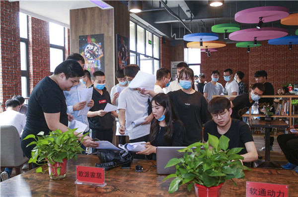 就業(yè)保障丨千企萬(wàn)崗進(jìn)校園，助力學(xué)子精準(zhǔn)就業(yè)！
