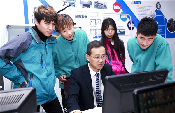 初<a href=http://njxh.cn target=_blank class=infotextkey>高中</a>畢業(yè)學技術(shù)選<a href=http://njxh.cn target=_blank class=infotextkey>專業(yè)</a>，什么行業(yè)有前景？