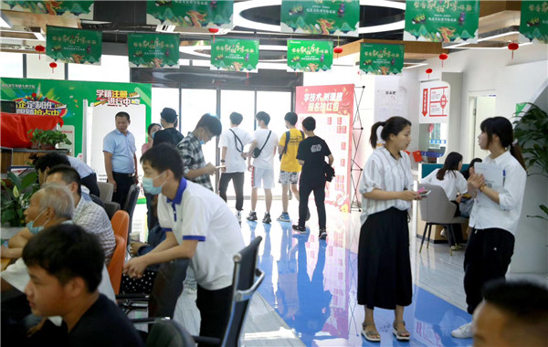 好學(xué)校成就好未來，新華電腦學(xué)校正在火熱招生中……