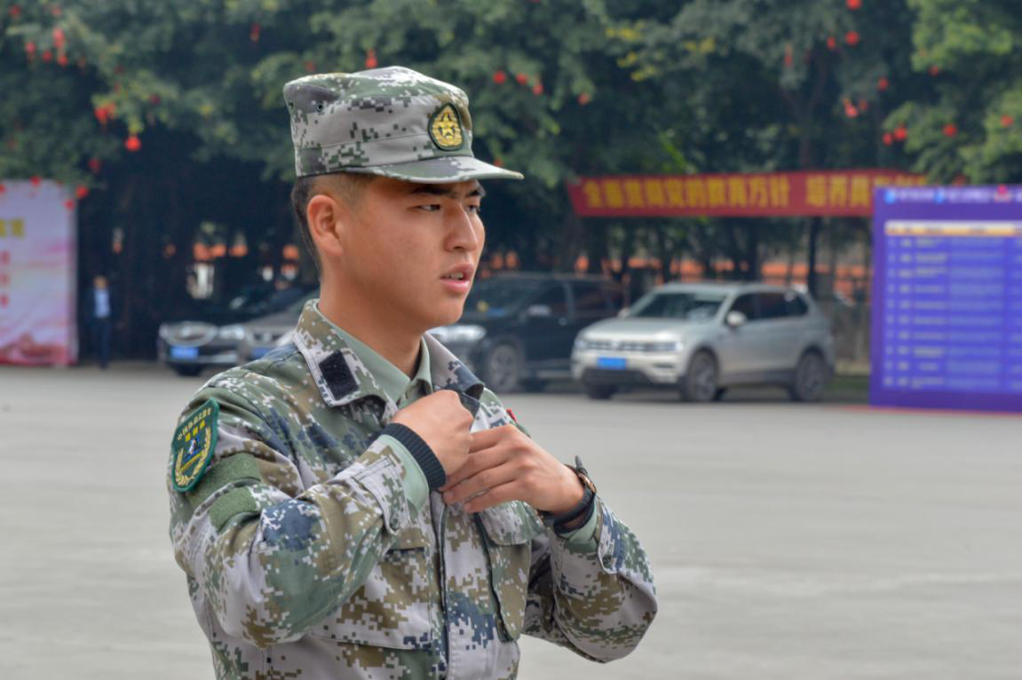 新華“三教三訓(xùn)”之軍訓(xùn)|揮灑汗水書寫迷彩青春！
