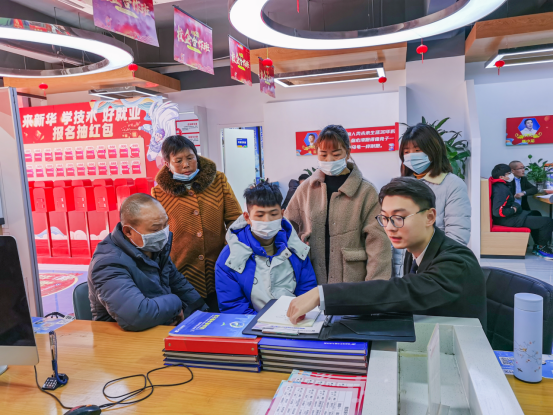 南京新華電腦專修學院330校園專場咨詢?nèi)栈顒映晒εe辦！