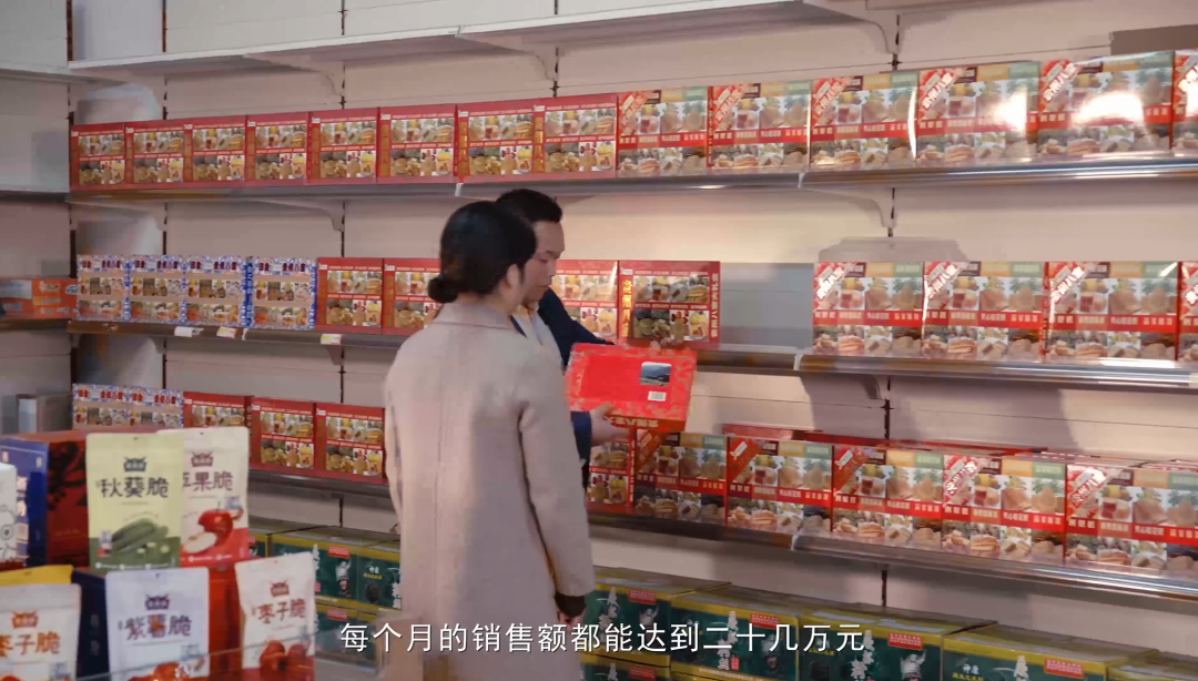 “新華電腦學(xué)校就像一座橋，把我和家鄉(xiāng)連接在一起！”