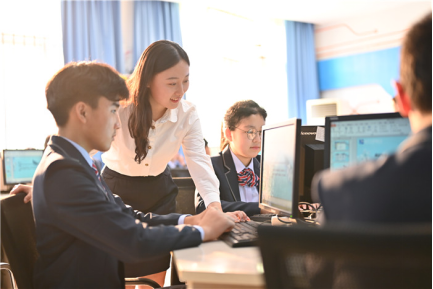速來圍觀！知名演員直播探校，為高薪<a href=http://njxh.cn target=_blank class=infotextkey>專業(yè)</a>代言！