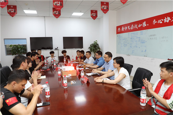 實(shí)習(xí)正當(dāng)時(shí)，慰問暖人心