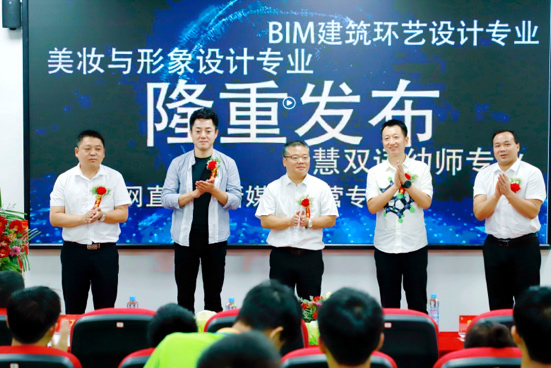 傳遞向上力量！新華電腦學?！独蠋焷砹恕?月繼續(xù)開講！