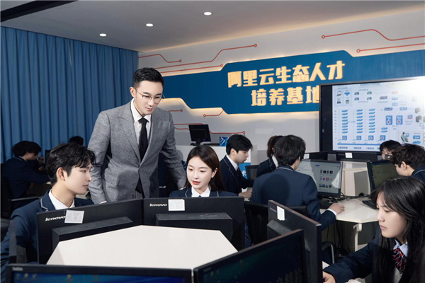 為什么新職教法引起社會熱議，新華帶你了解