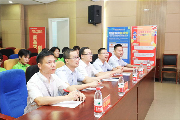 為幫助我校學(xué)生明確職業(yè)生涯規(guī)劃，確定個(gè)人職業(yè)方向，強(qiáng)化職業(yè)規(guī)劃意識，更好地樹立個(gè)人理想，2022年7月29日，南京新華電腦專修學(xué)校在學(xué)術(shù)報(bào)告廳舉行第十二屆職業(yè)生涯規(guī)劃演講大賽