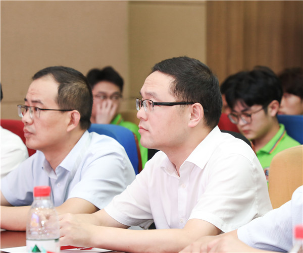 為幫助我校學(xué)生明確職業(yè)生涯規(guī)劃，確定個(gè)人職業(yè)方向，強(qiáng)化職業(yè)規(guī)劃意識，更好地樹立個(gè)人理想，2022年7月29日，南京新華電腦專修學(xué)校在學(xué)術(shù)報(bào)告廳舉行第十二屆職業(yè)生涯規(guī)劃演講大賽