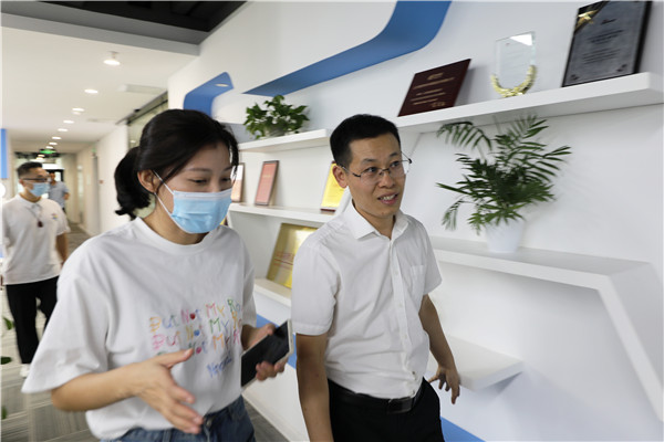 南京新華教師進(jìn)企業(yè)，為實(shí)踐教學(xué)保駕護(hù)航
