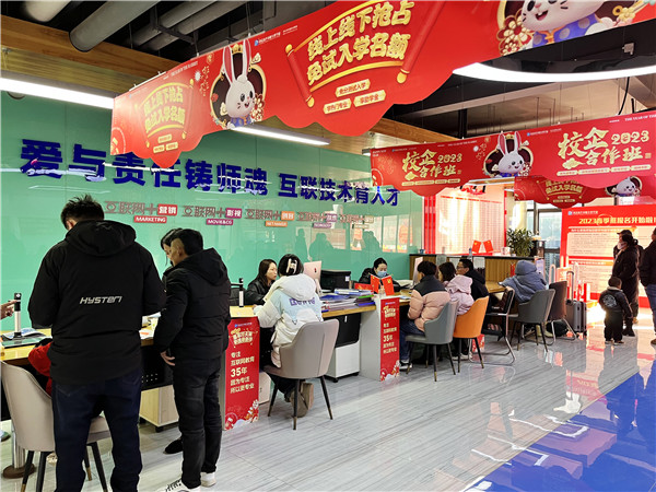 喜迎開學(xué) 圓夢新華|直擊南京新華火熱報名現(xiàn)場！