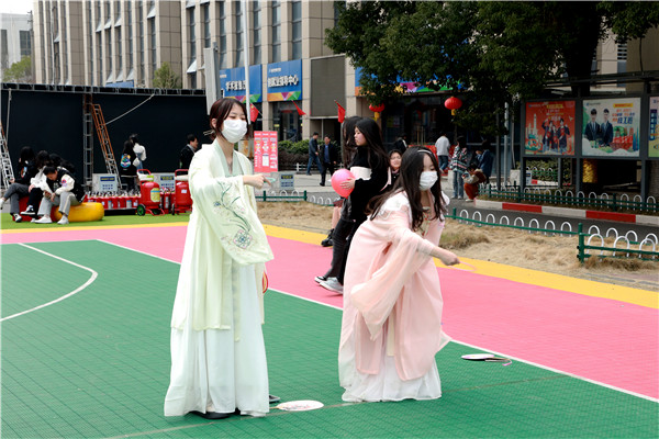 “三八”國際婦女節(jié)來臨，南京新華向所有女性致以節(jié)日最美好的祝福！