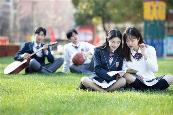 初<a href=http://njxh.cn target=_blank class=infotextkey>高中</a>女生選什么<a href=http://njxh.cn target=_blank class=infotextkey>專業(yè)</a>好？