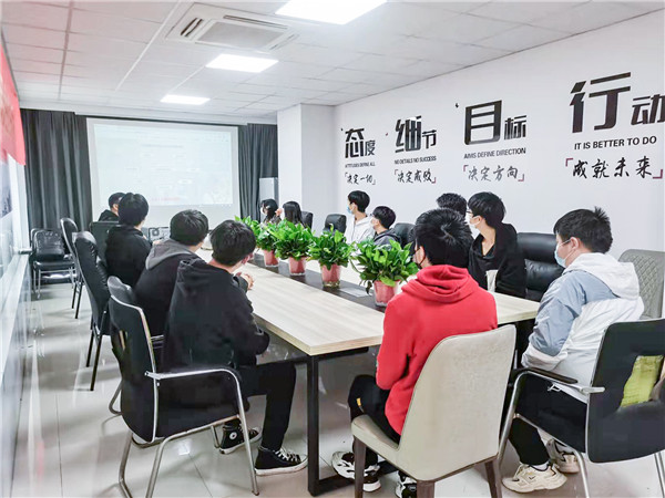企業(yè)招聘進(jìn)校園，助力學(xué)生高質(zhì)量就業(yè)