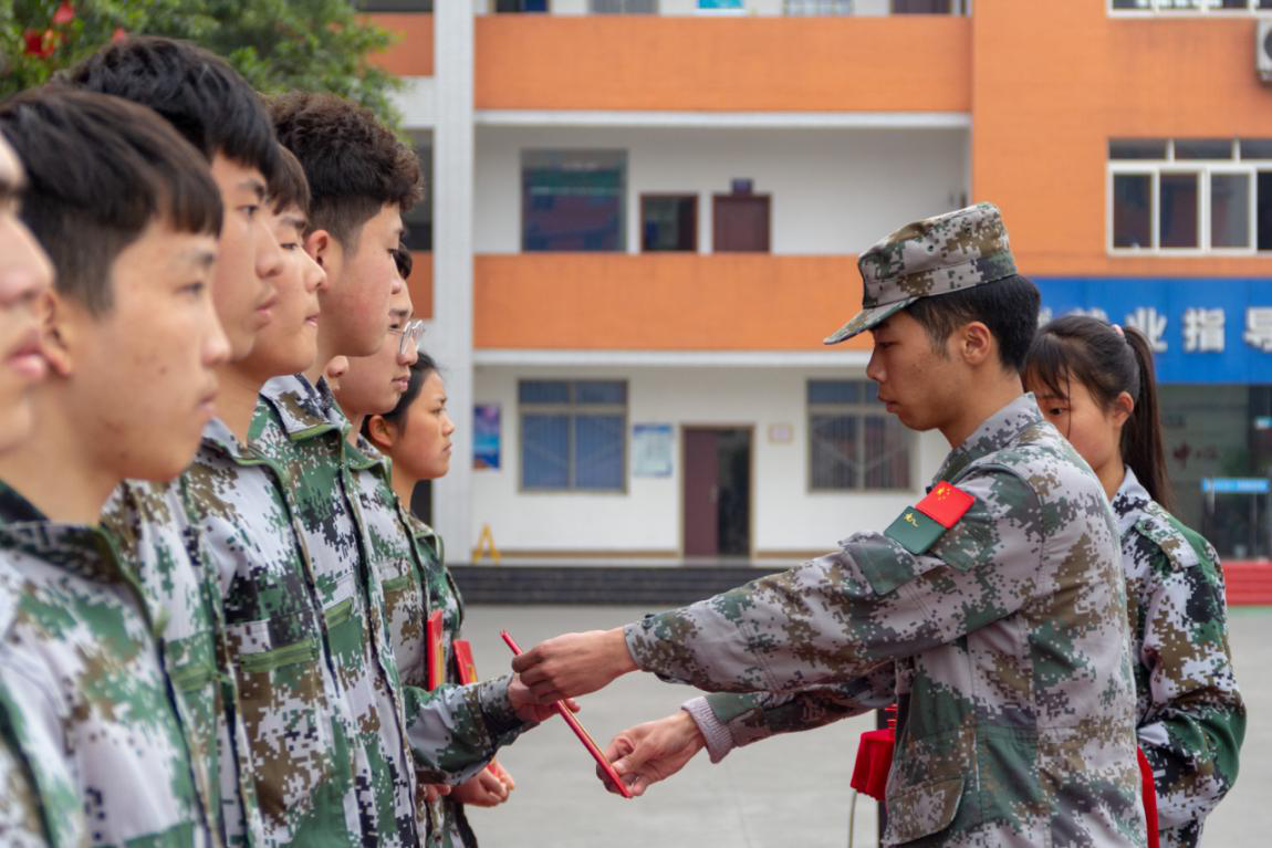 新華“三教三訓”之軍訓|揮灑汗水書寫迷彩青春！
