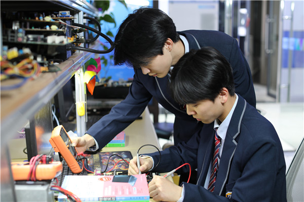波士頓動力Atlas展示強(qiáng)化學(xué)習(xí)新成果，工業(yè)機(jī)器人行業(yè)未來前景廣闊