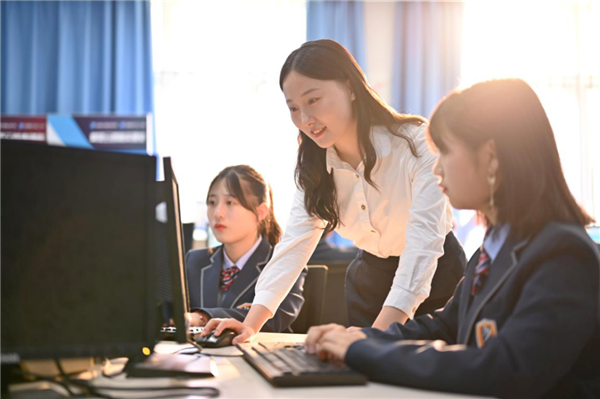 全案設(shè)計(jì)行業(yè)逆勢(shì)增長，南京新華AI數(shù)字全案設(shè)計(jì)師專業(yè)賦能未來創(chuàng)意職場