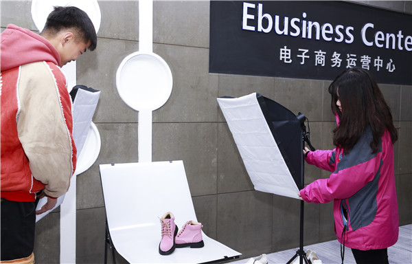 “玩轉(zhuǎn)直播電商 Hi翻雙十二”——小新為你提前播報(bào)啦！